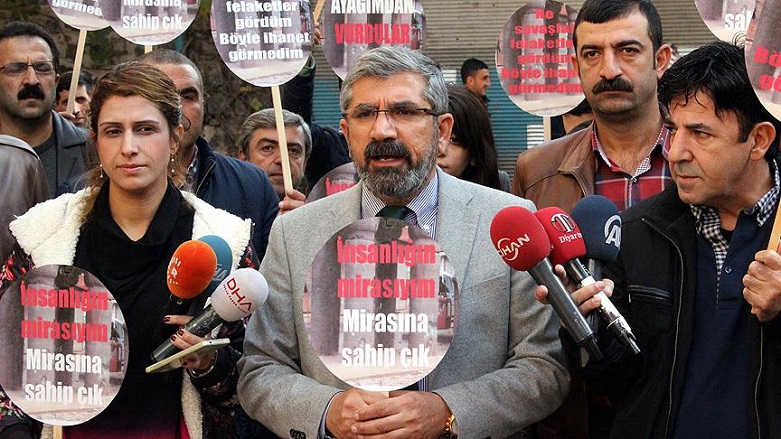 Tahir Elçi davası: Ahmet Davutoğlu tanık olarak dinlenecek